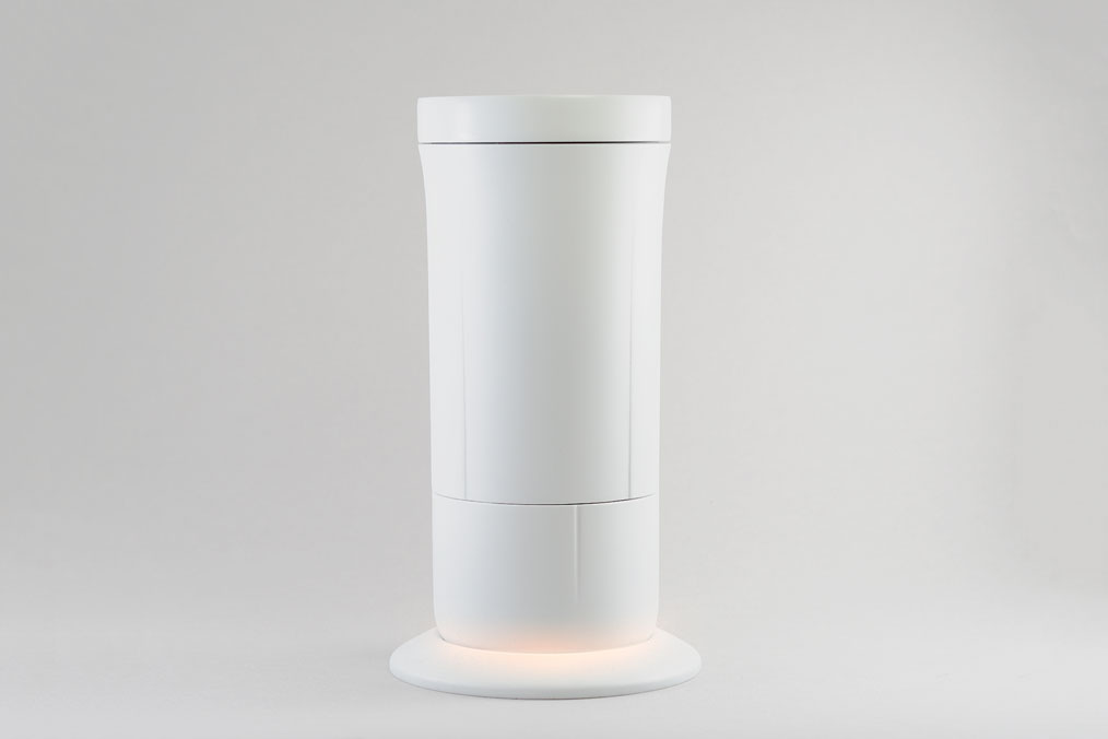 The Jül mug in white.